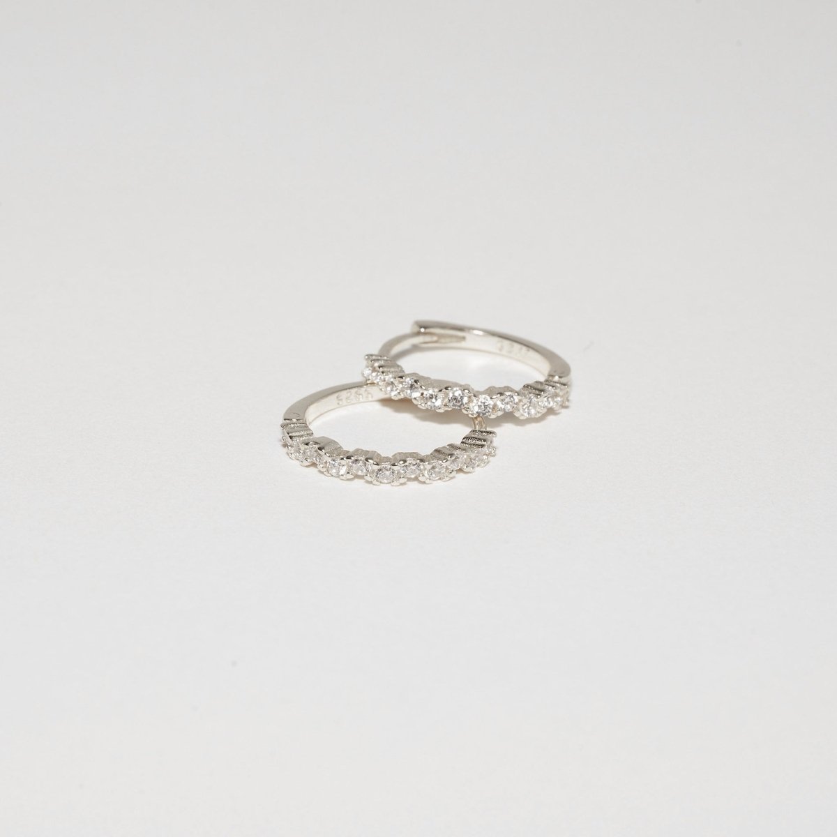 Medium Crystal Cluster Hoops In Silver - LÉA