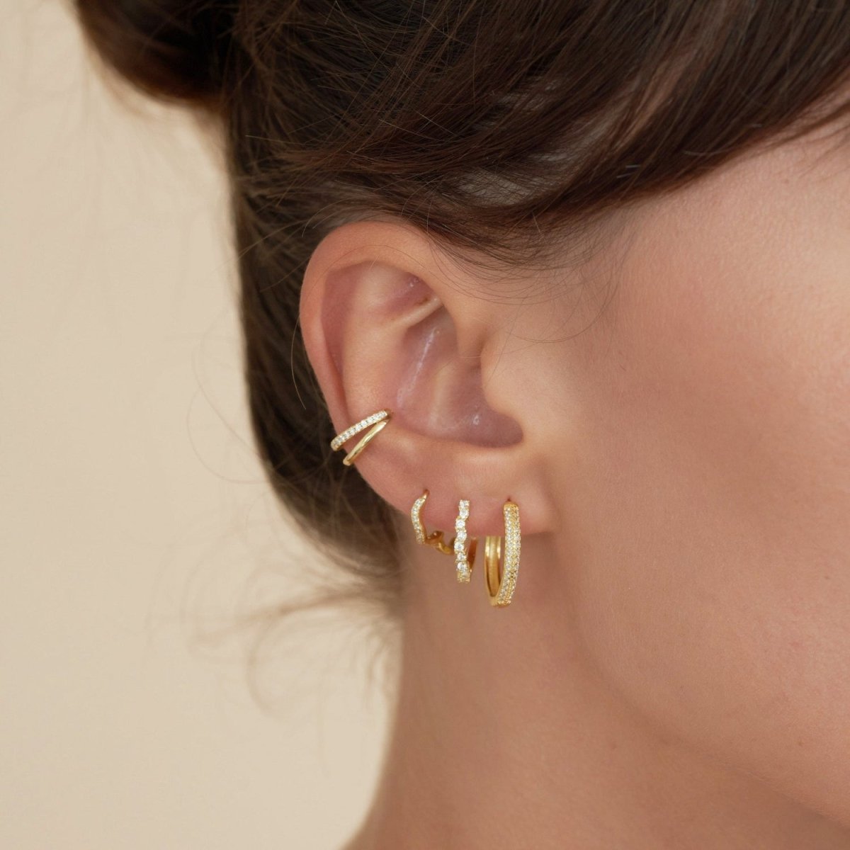 Medium Crystal Hoops Set in Gold - LÉA