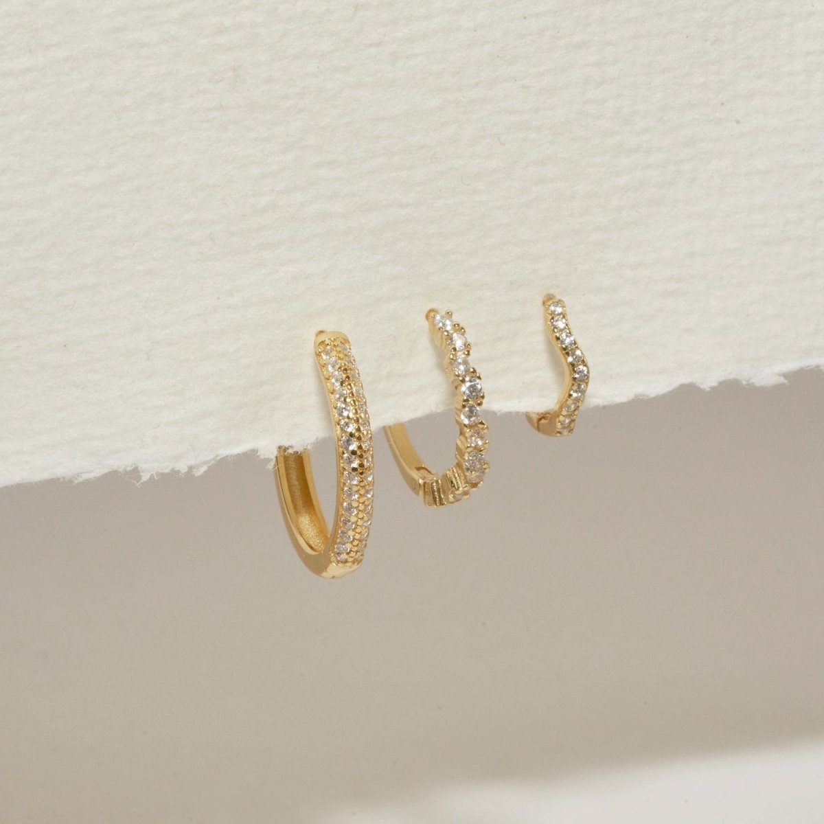 Medium Crystal Hoops Set in Gold - LÉA
