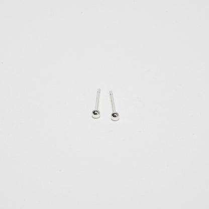 Plain Ball Studs In Silver - LÉA