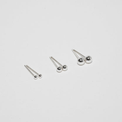 Plain Ball Studs In Silver - LÉA