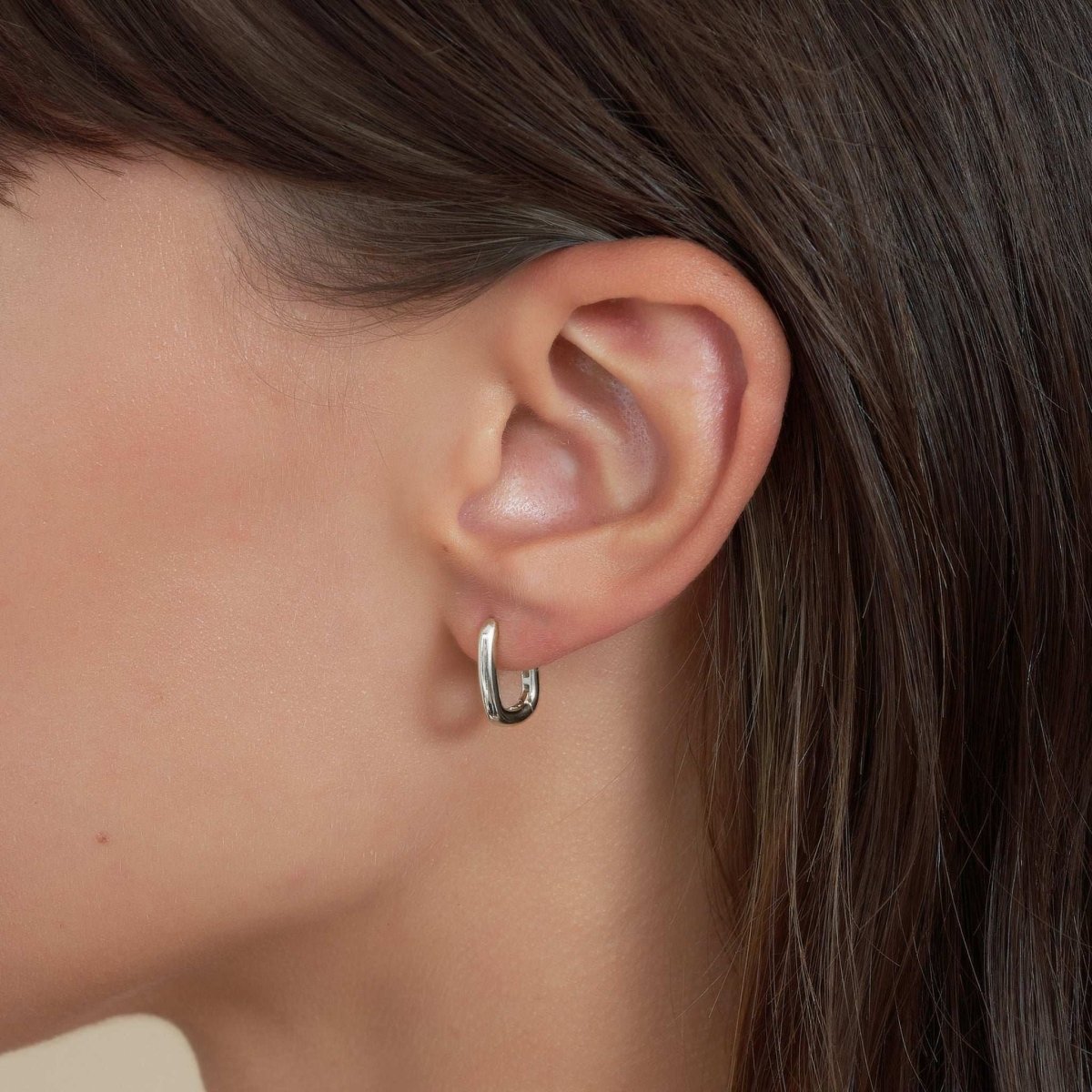 Rectangle Huggie Hoops in Silver - LÉA