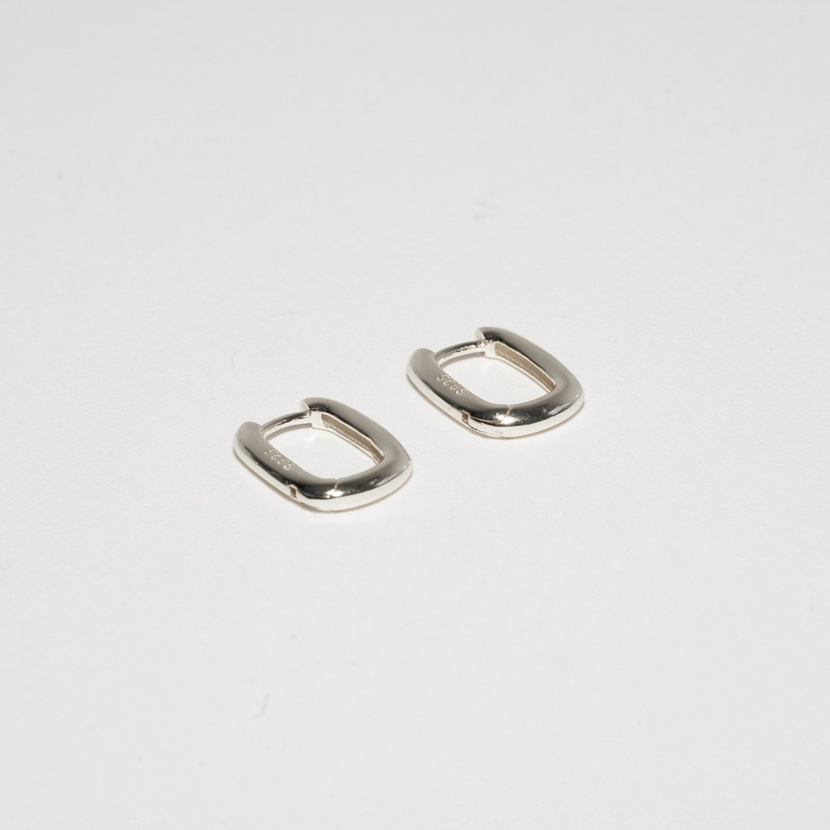 Rectangle Huggie Hoops in Silver - LÉA