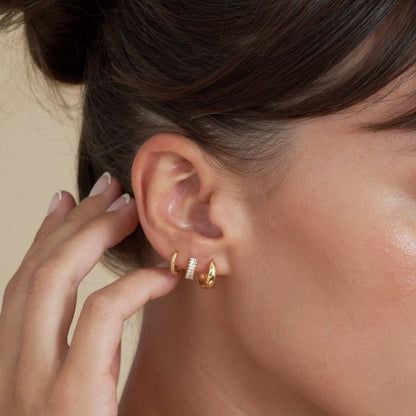 Rope Twist Huggie Hoops In Gold - LÉA