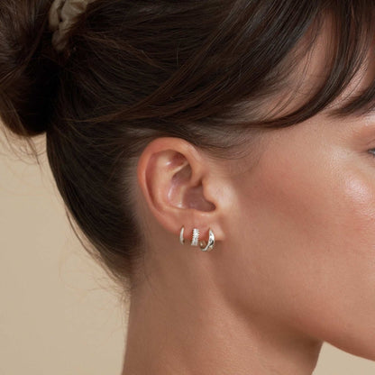 Rope Twist Huggie Hoops In Silver - LÉA