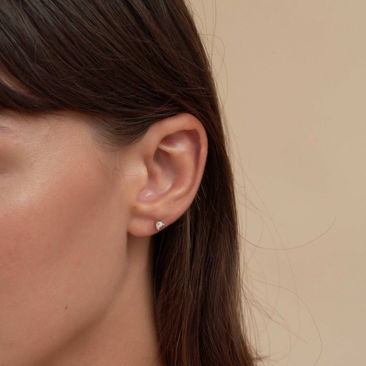 Round Opal Labret Studs In Silver - LÉA