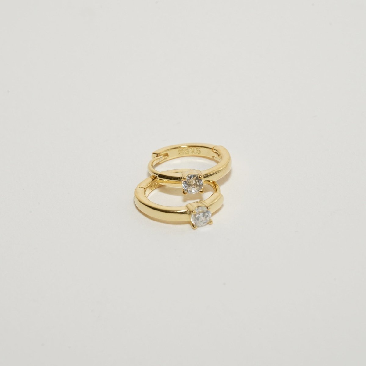 Solitaire Crystal Huggie Hoops In Gold - LÉA