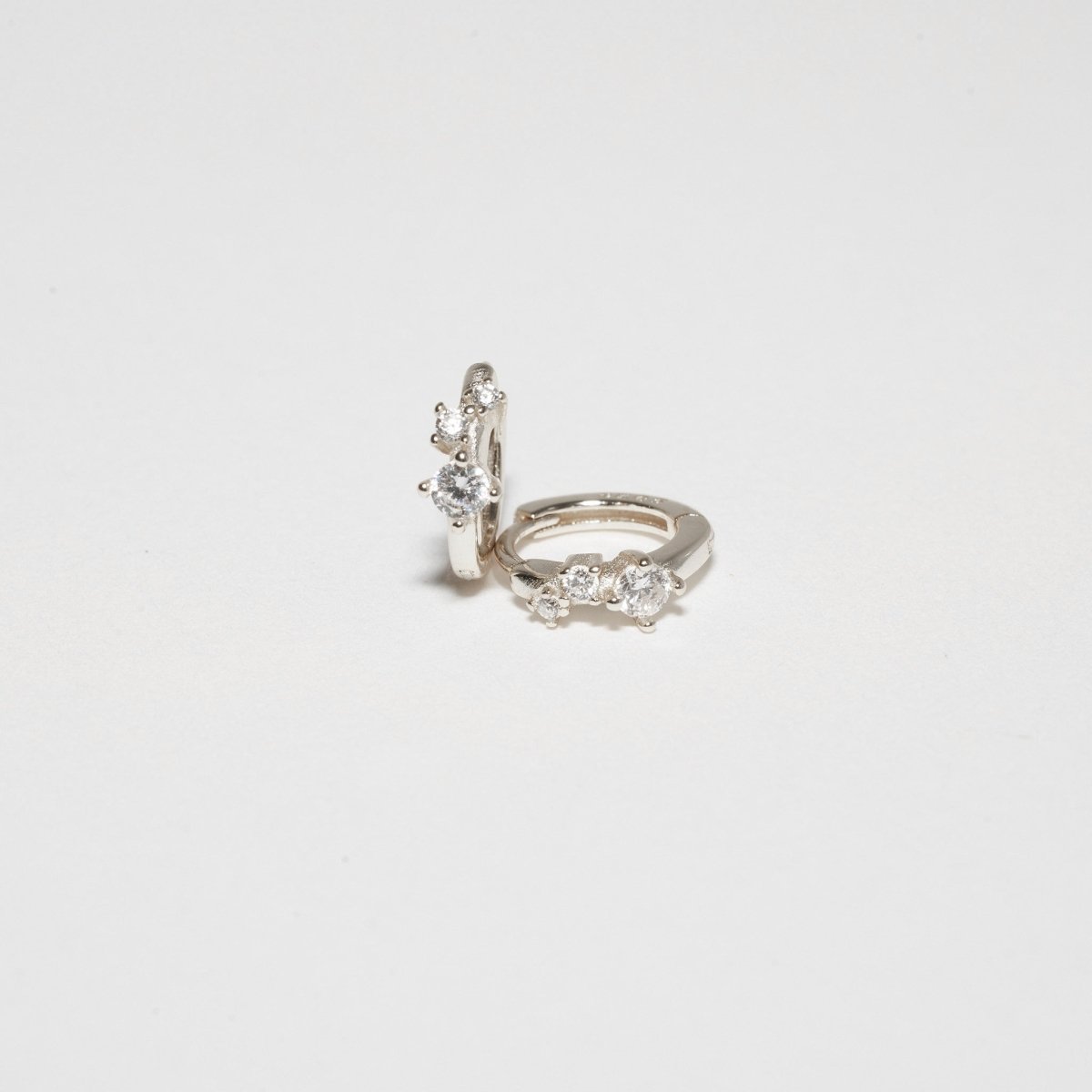 Sprinkle Crystal Huggie Hoops In Silver - LÉA