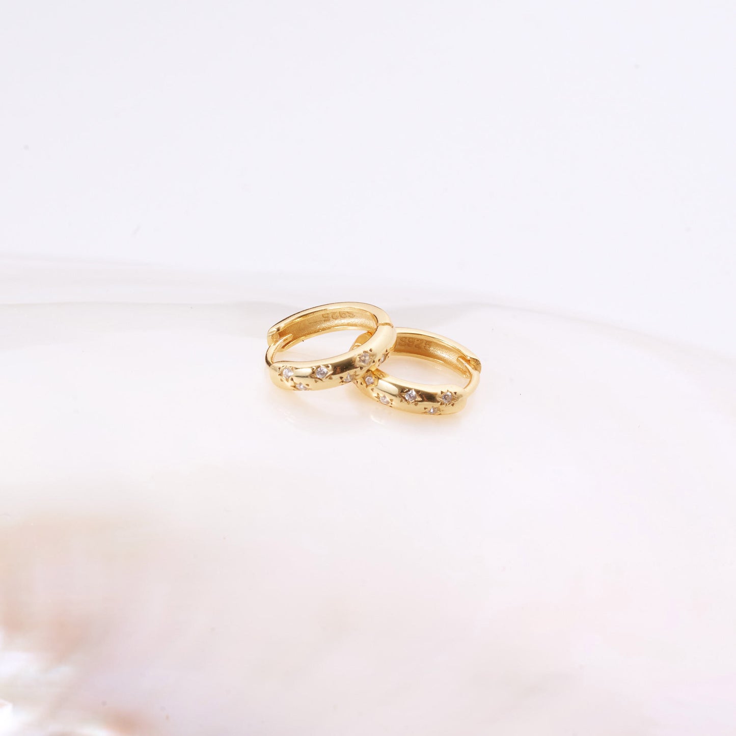 Starburst Crystal Huggies In Gold - LÉA