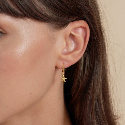 Starfish Dangle Hoop Earrings in Gold - LÉA