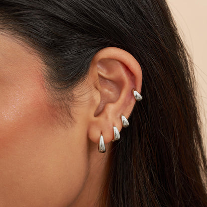 Tapered Huggie Hoops In Silver - LÉA