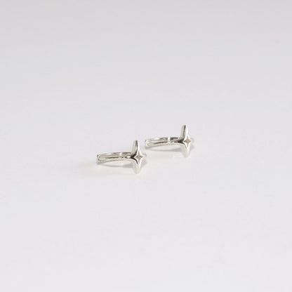 Tiny Star Huggies in Silver - LÉA