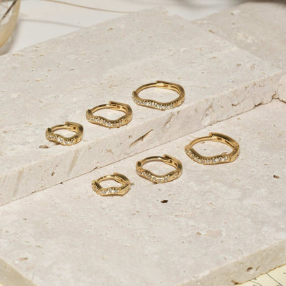 Wave Crystal Paved Huggies In Gold - LÉA