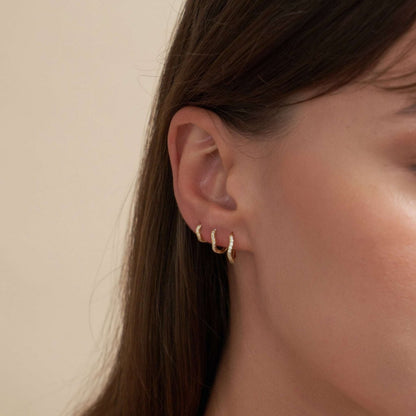 Wave Crystal Paved Huggies In Gold - LÉA