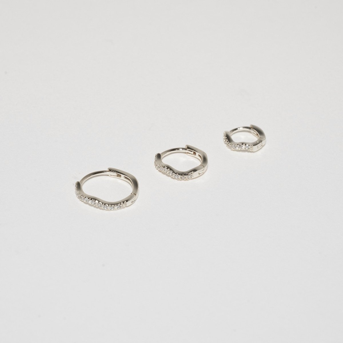 Wave Crystal Paved Huggies In Silver - LÉA